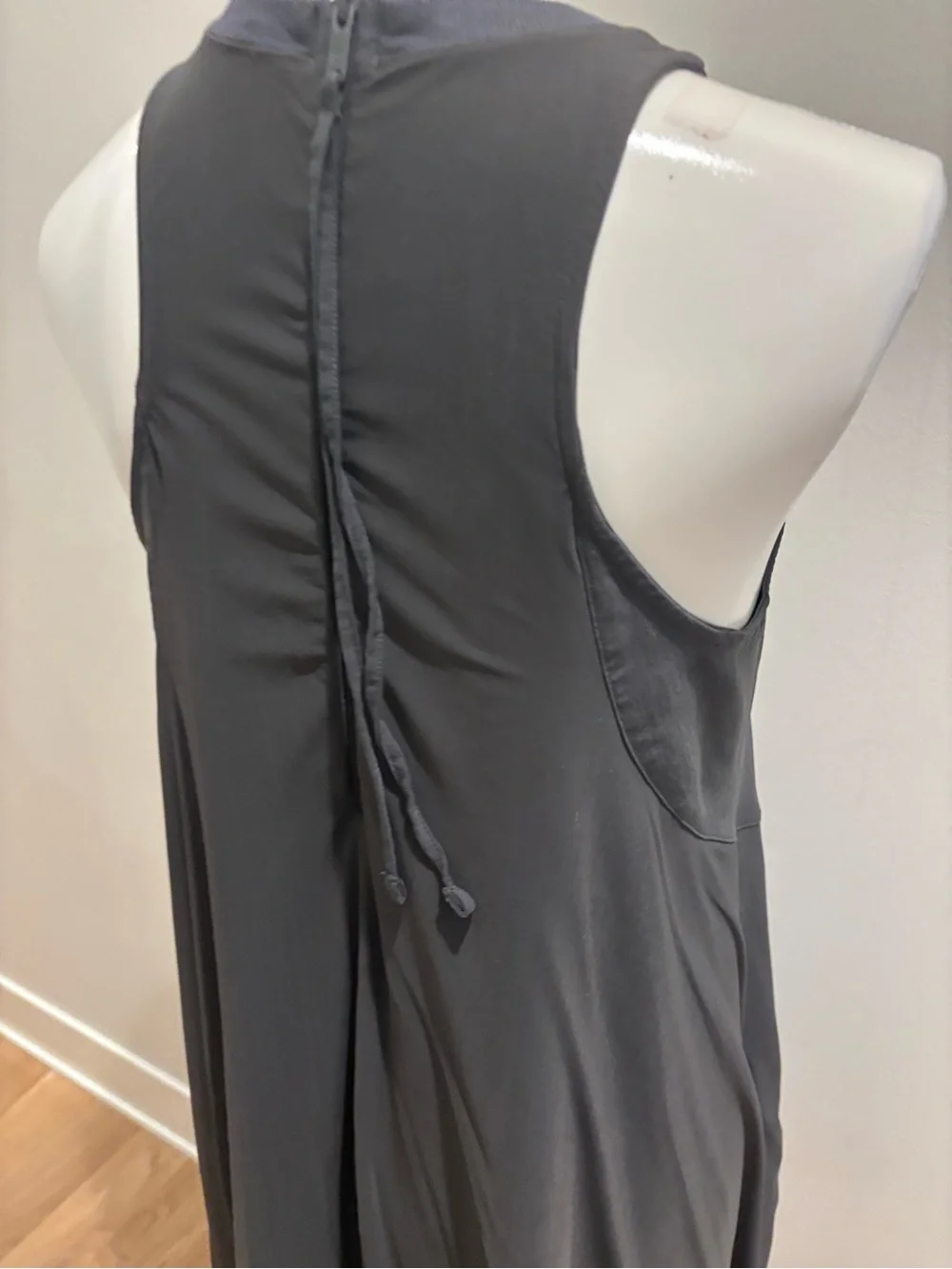 Lululemon Mesh Overlay High-Neck Dress ~ Sz 8 ~ Graphite Gray